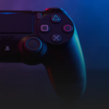 A imagem mostra uma parte de um joystick dualshock 4