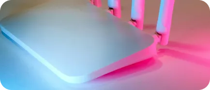 Imagem ilustrativa de um roteador Wi-Fi em um ambiente com iluminação colorida, destacando a tecnologia da Oi Fibra.