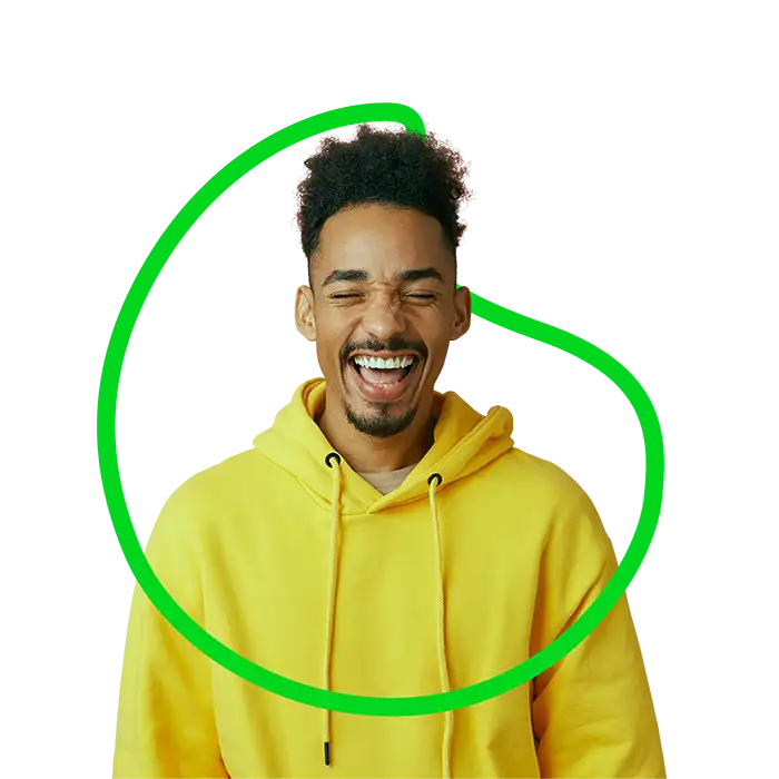  jovem negro de motelom sorrindo